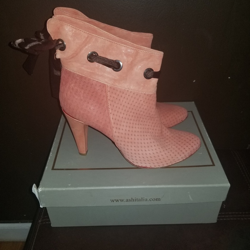 Shoes - Picture 2 of 5